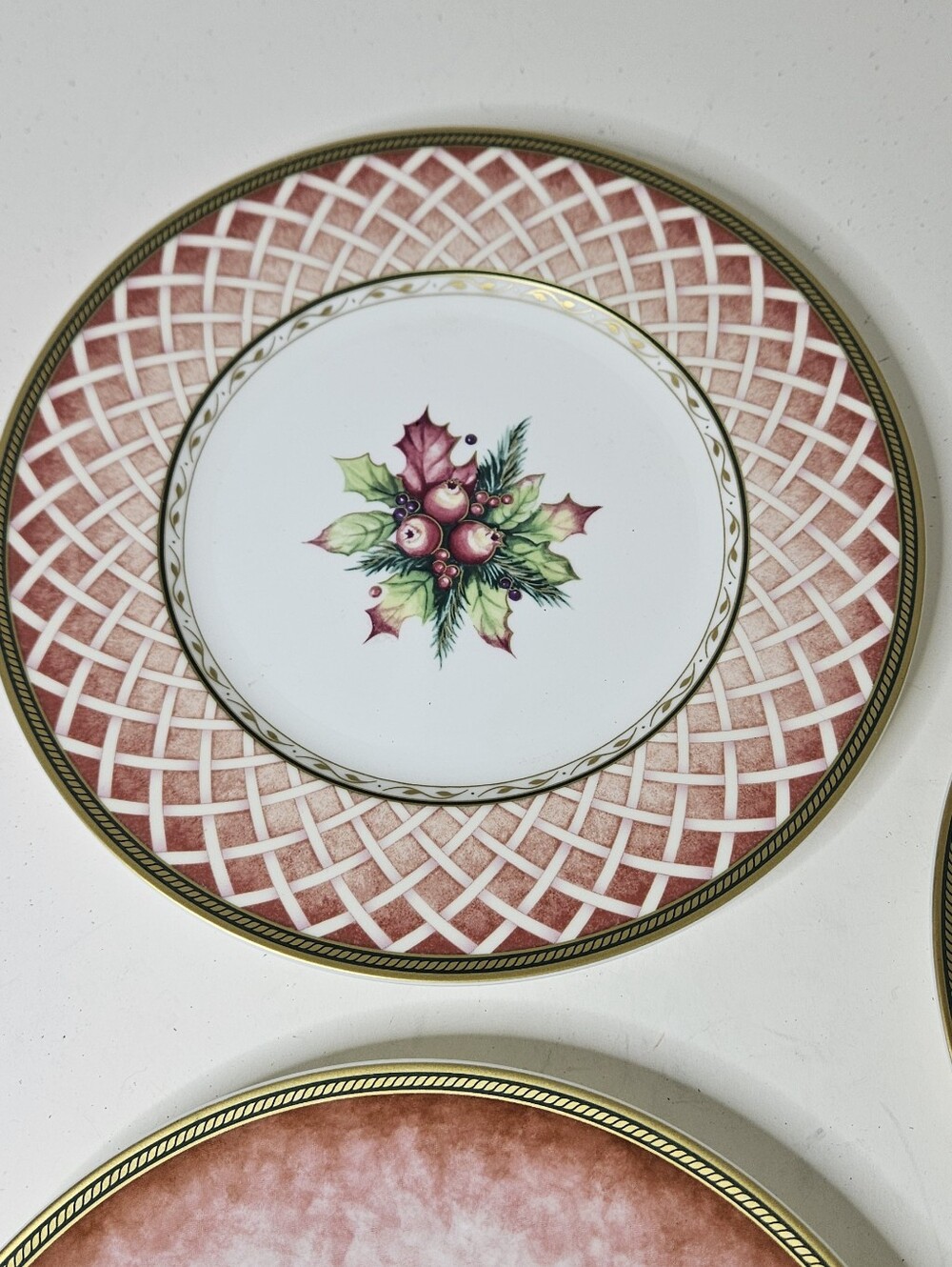 Fitz & Floyd Winter Holiday Collector Plates Santa Portrait Rose Wreath Set Of 4 - Picture 4 of 9